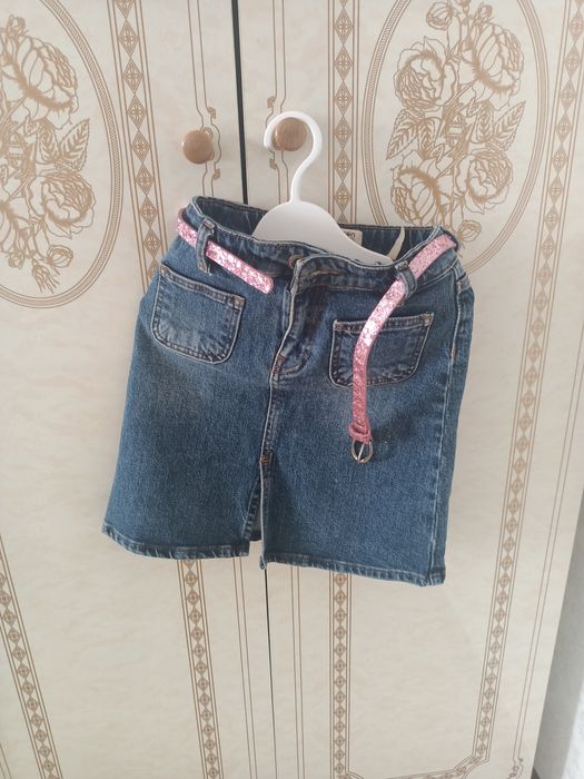 Қыз баланың киімдері сатылады