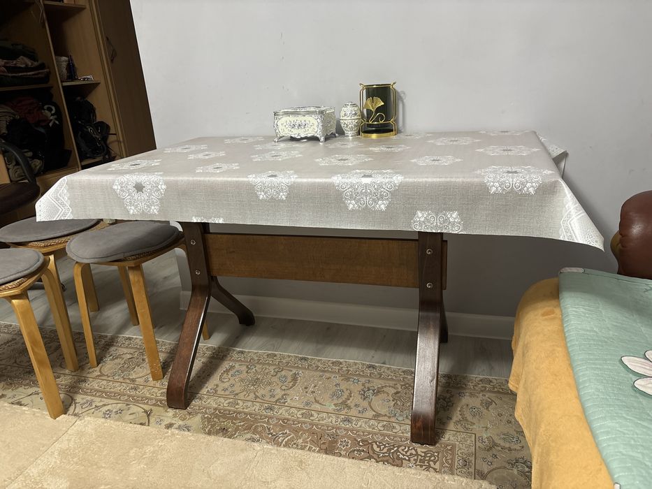 срочно продаётся 4 орындық 1 стол