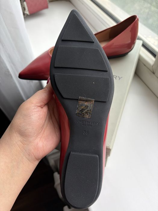 Продам новые лакированные балетки