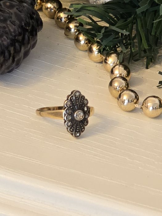 Inele din aur cu diamante si smarald