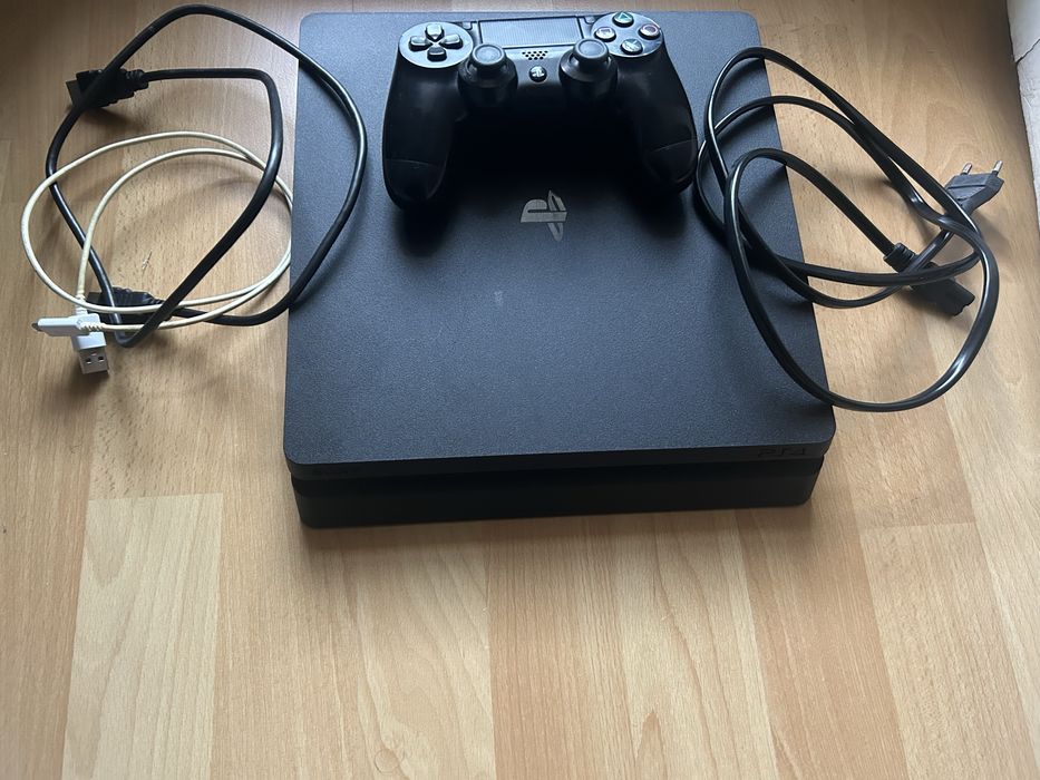 Playstation 4 Slim/ PS4