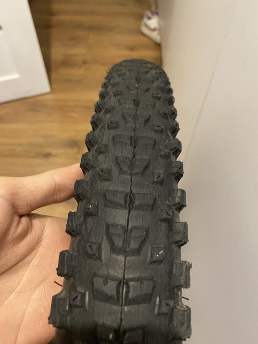 Продам покрышки MAXXIS REKON