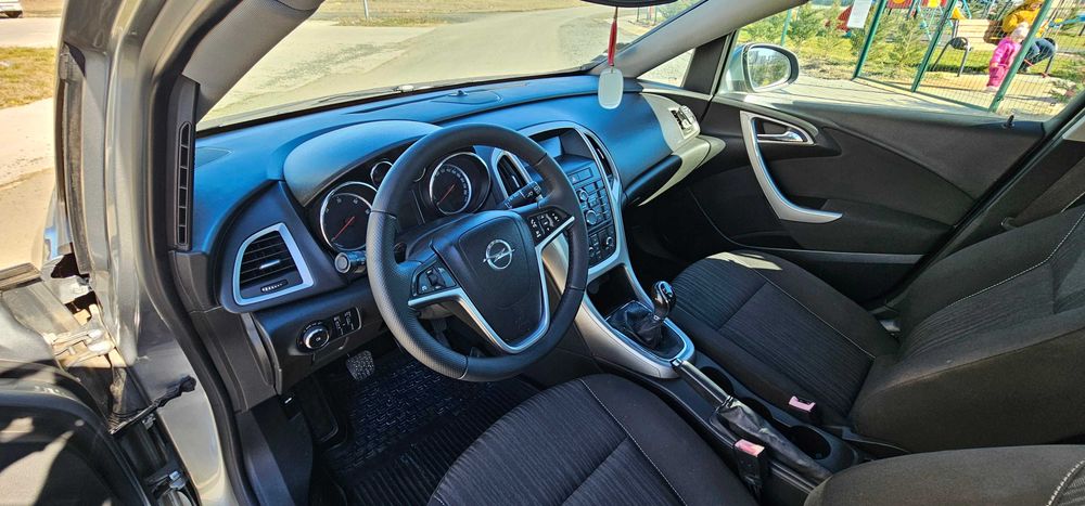 Opel Astra J 1.7 CDTI Eco-Tech Euro 5 Hatchback An Fab.2011