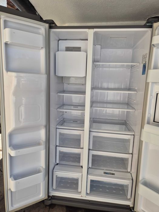 Хладилник фризер side by side SAMSUNG