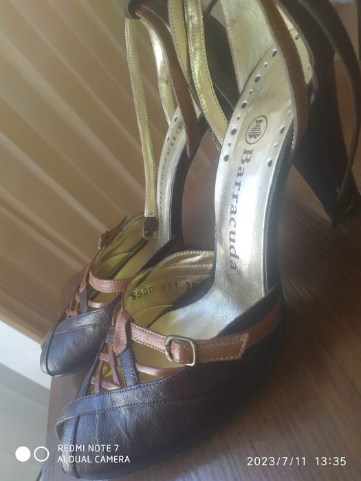 Продам женские туфли