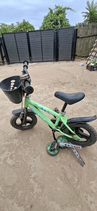 Vand 2 Biciclete 4-7 ani baiat si 8-10 ani fata