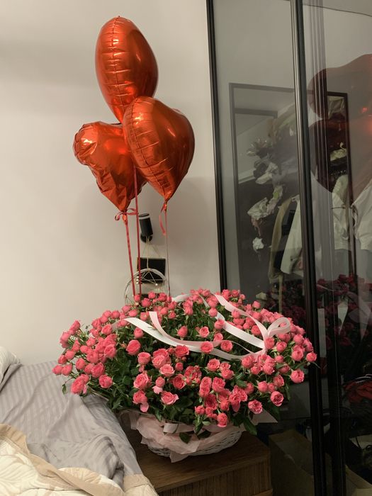 Розы мелкие с шарами