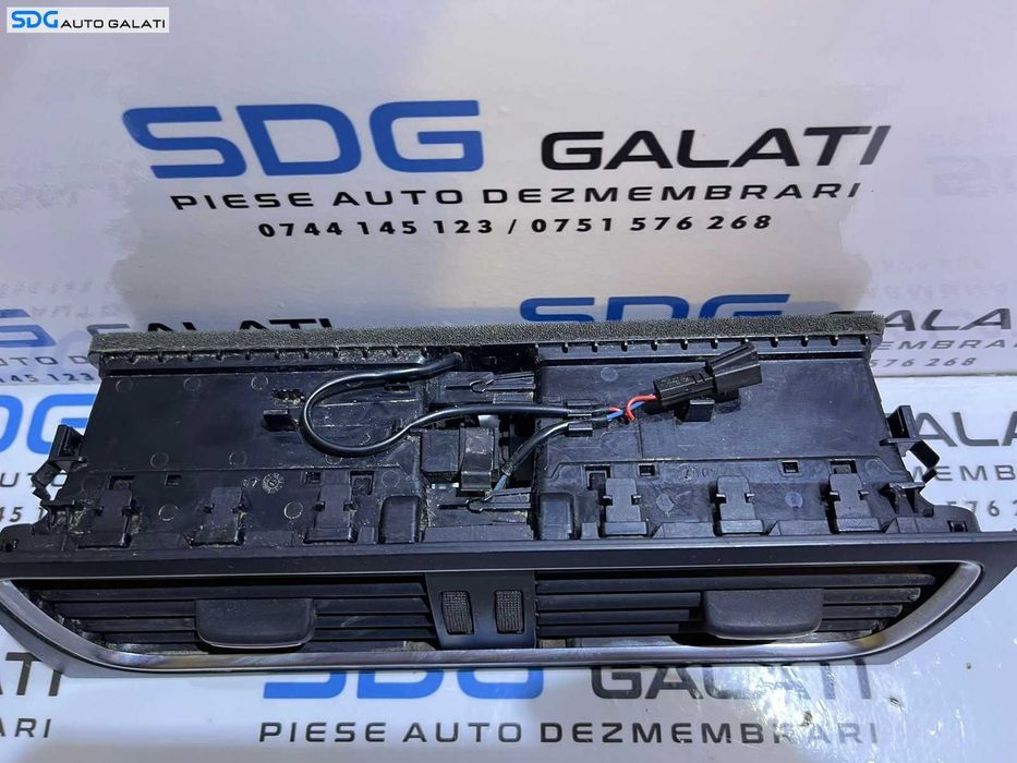 Grila Gura Aer Aerisire Ventilatie Centrala Bord Audi A4 B8 2008 - 2015 Cod 8T2820951C [D0744]