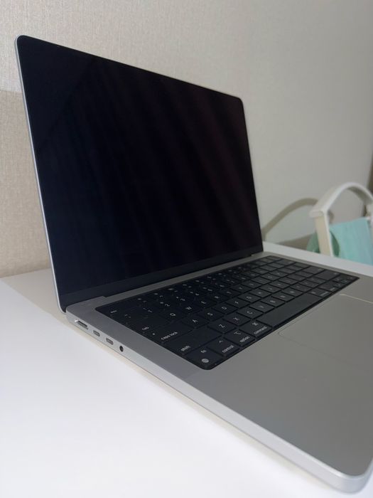 MacBook Pro 14 2024г. 14.2" / 24 Гб / SSD 512 Гб / macOS / MX2E3