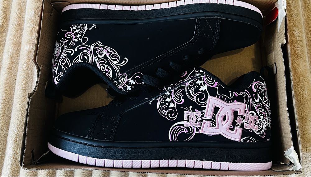Pantofi DC court graffik Pixie roz si negru