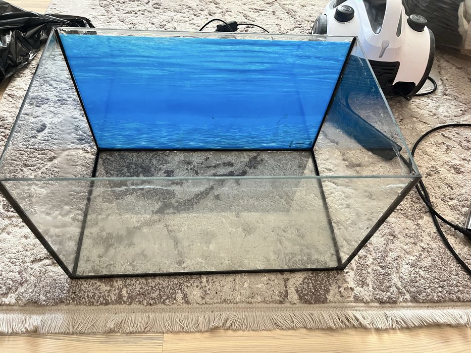 Acvariu mare complet cu 2 filtre , pompa oxigen, capac, iarba decor.