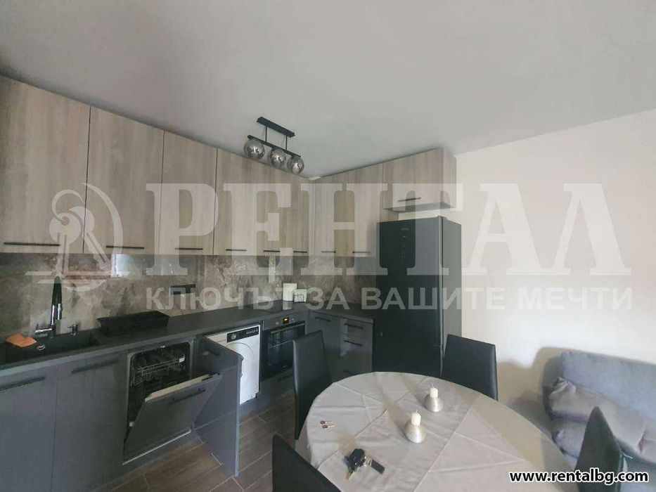 Дава се под наем Тристаен апартамент в Пловдив, Център - 110 кв.м за 764.49 € - Снимка #5