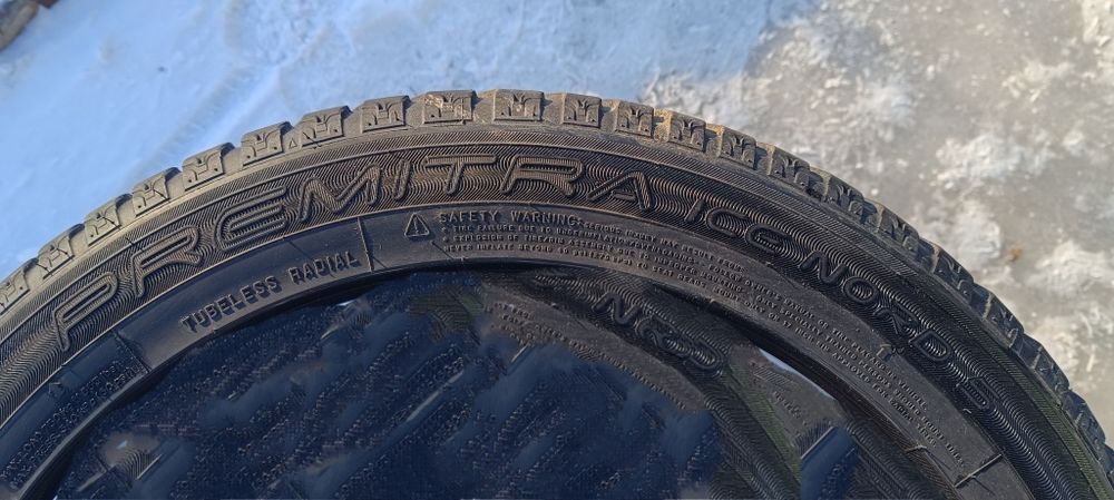 Срочно продам зимние шины