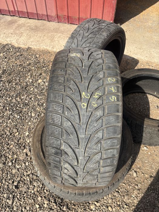 Vând cauciucuri iarnă ice blazer 275/40r 20