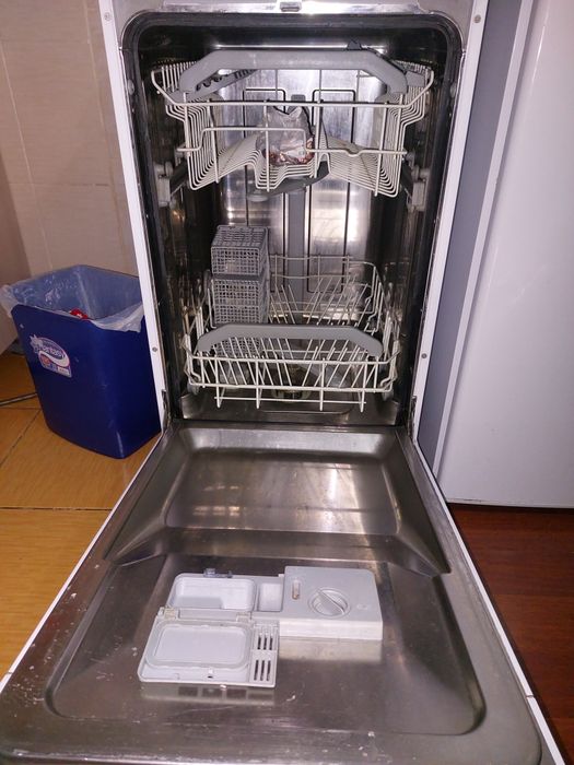 Продам посудомоючную машину