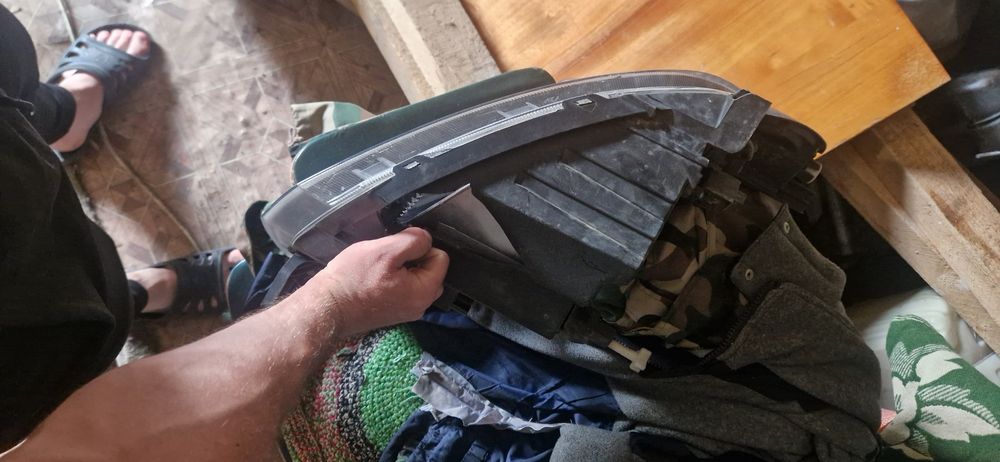 Продам левую фару гранта фл оригинал .