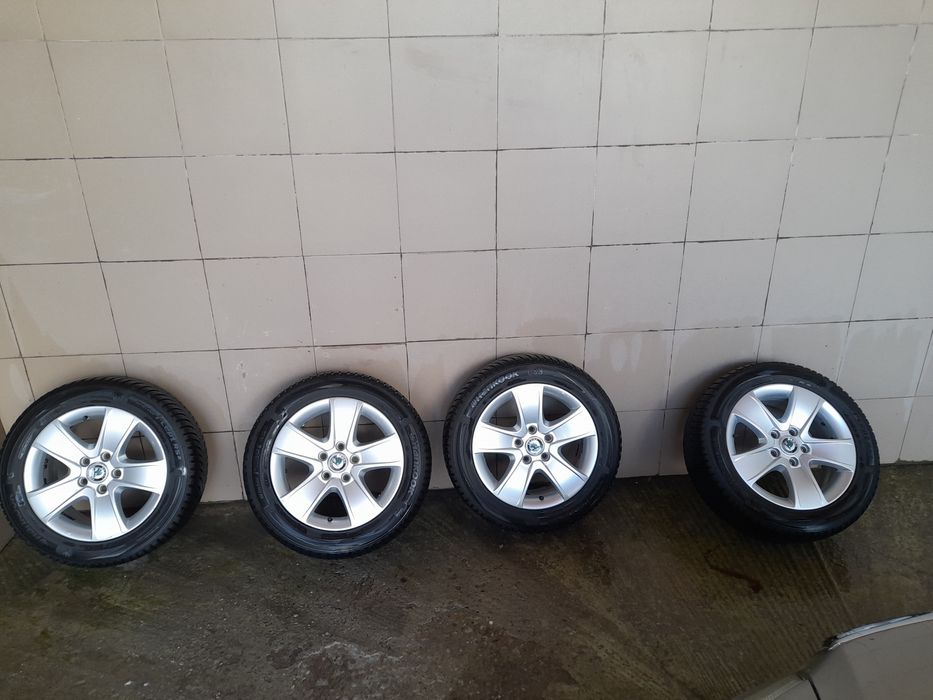 Vând roți originale de skoda octavia