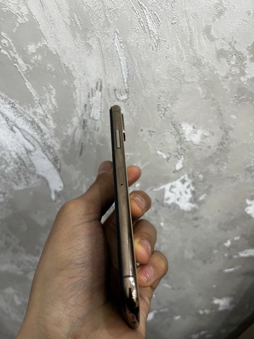 Iphone xs srochna sotiladi