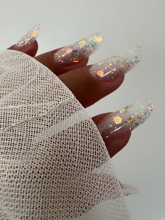 Ofer servicii manichiură/pedichiura