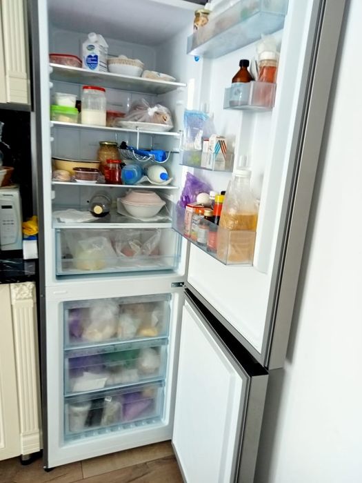 Срочно продаю холодильник Hansa