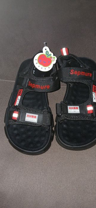 Продам новые детские сандали
