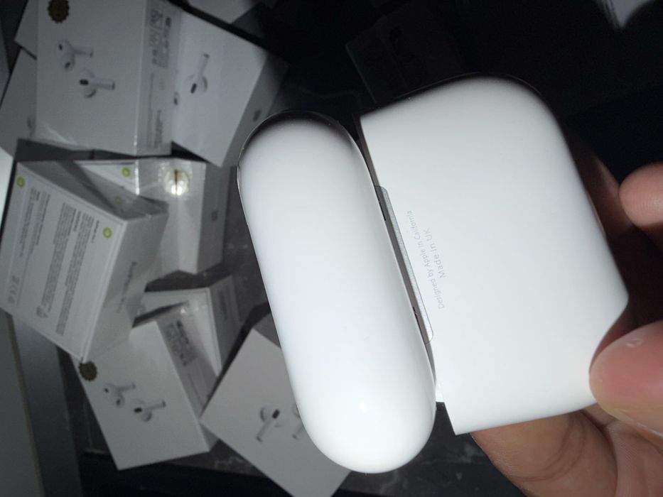 AirPods Pro 3 noi, sigilate - retur in 24h