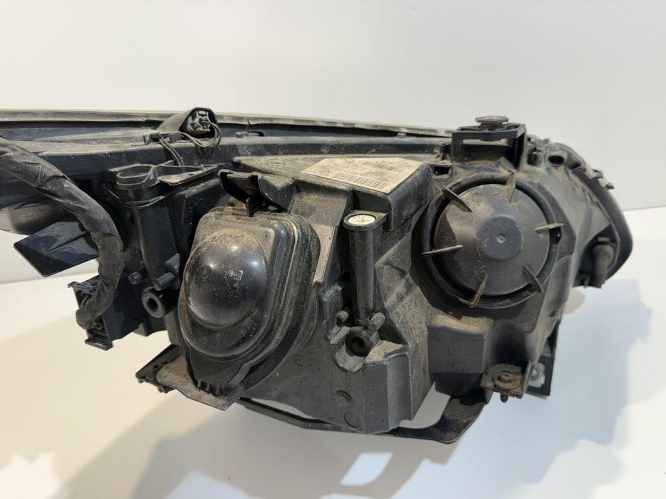 Продаваме фейслифт ляв фар за БМВ Е60 Е61