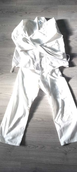 продам костюм для Каратэ
