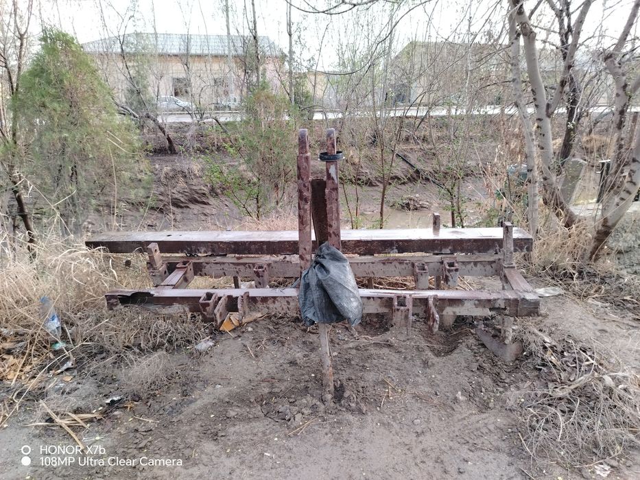 Trakror sotiladi kelishamiz