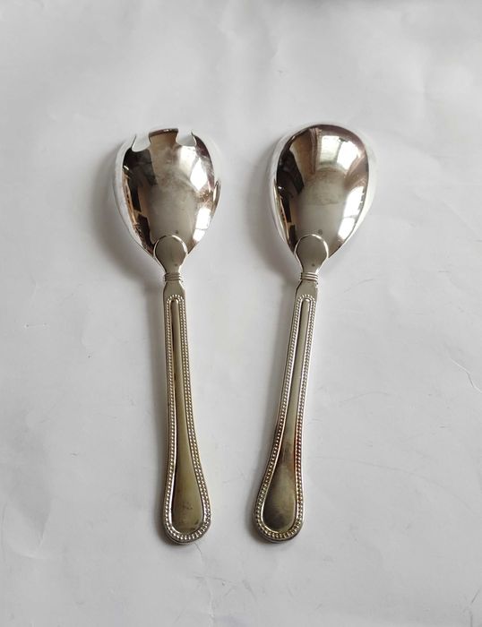 Масивни и големи посребрени прибори за сервиране