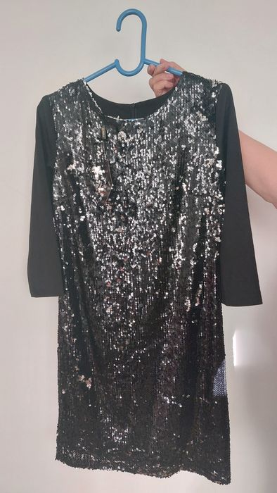 Чёрное платье с пайетками