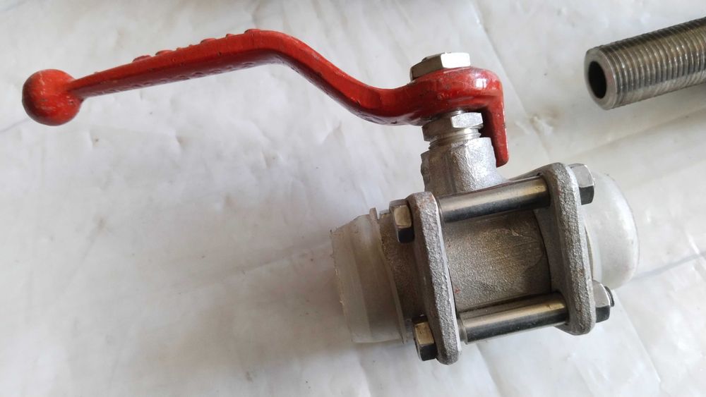 Кранове за вода спирателни и манометри