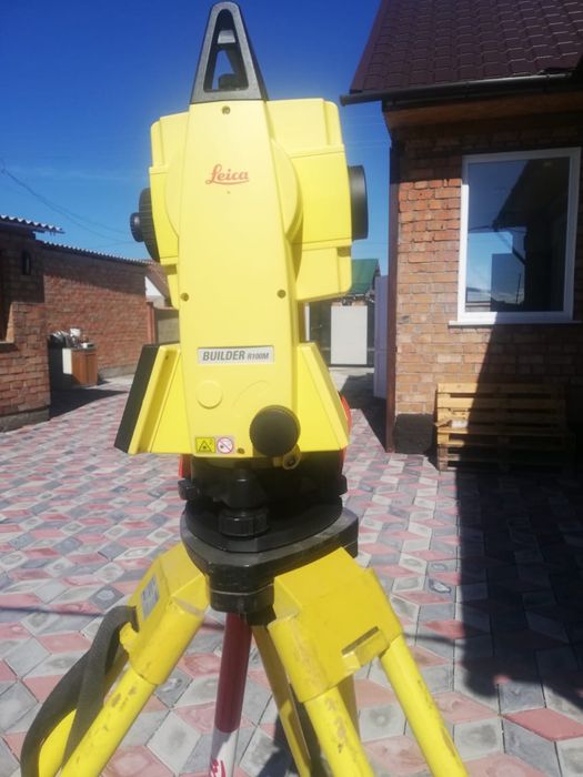 Тахеометр Leica Builder R100M