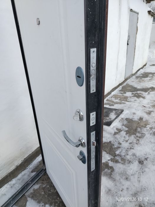 Продам металлическую дверь