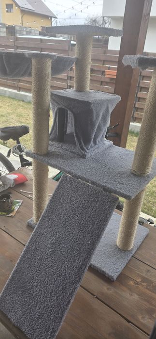 Turn de joacă pisici