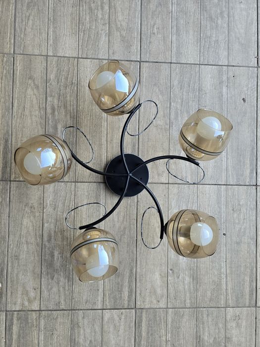 Продам две люстры