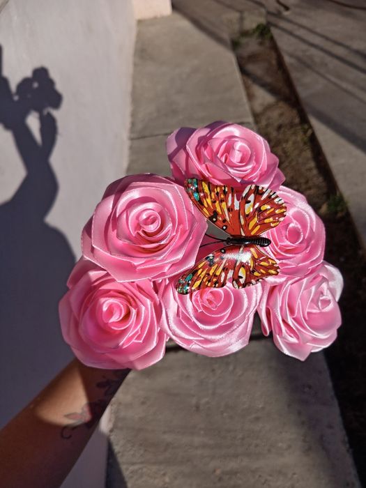 Trandafiri din satin superbi