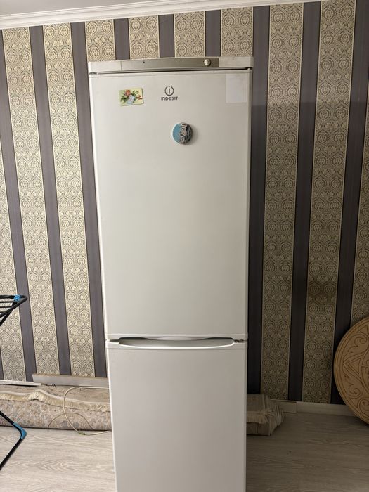 Холодильник Indesit
