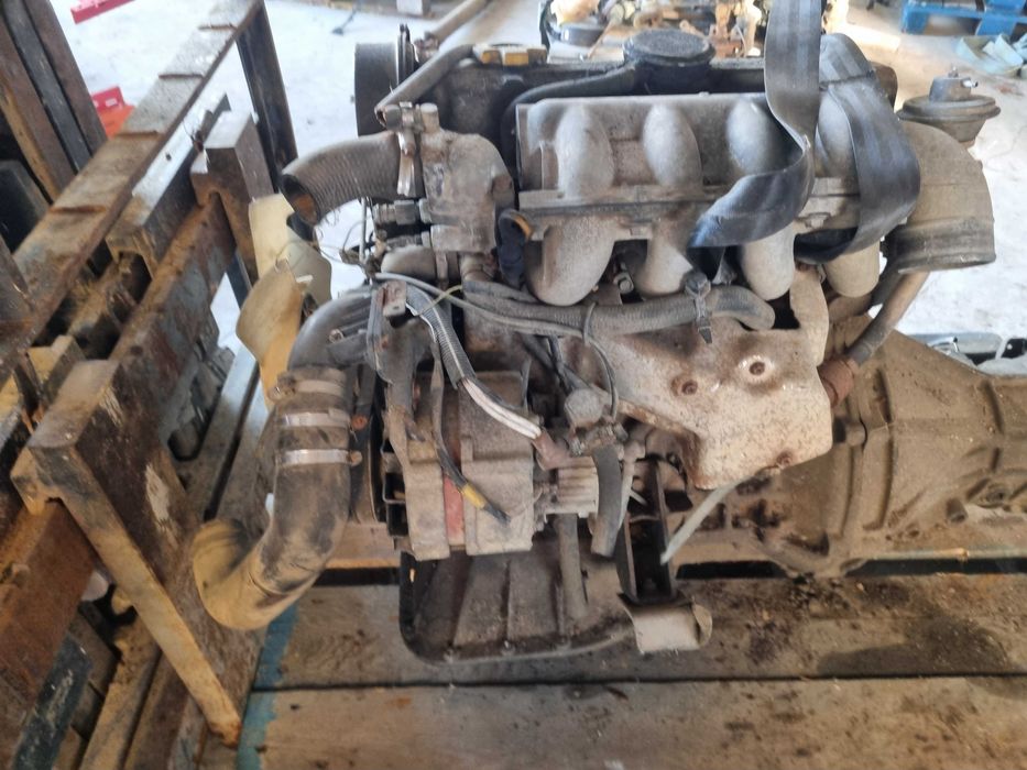 motor nissan vanette 2300 din 2001 cu cutie viteze