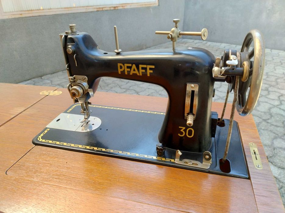 Mașină de cusut PFAFF 30
