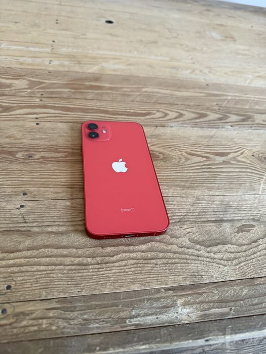 iphone 12 (красный)