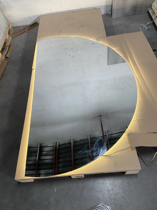 Огледала по поръчка с лед светлина