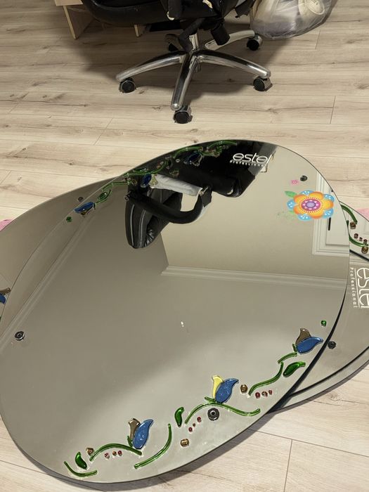 зеркало для салона красоты в хорошем состоянии