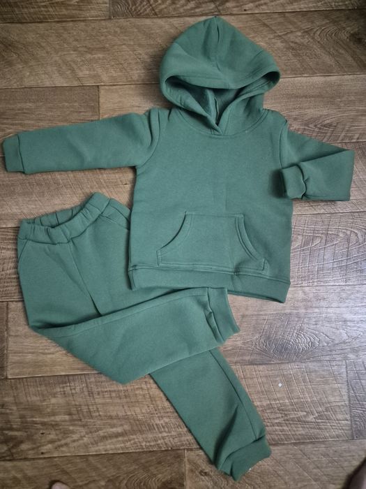 Костюм на флисе новый, 104р, 4000тг