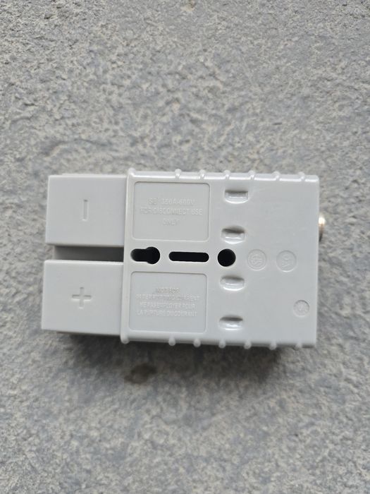 Штепсель для электрокары