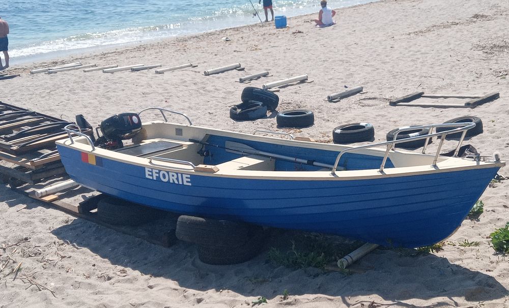 Barca ,,Lotus"cu motor