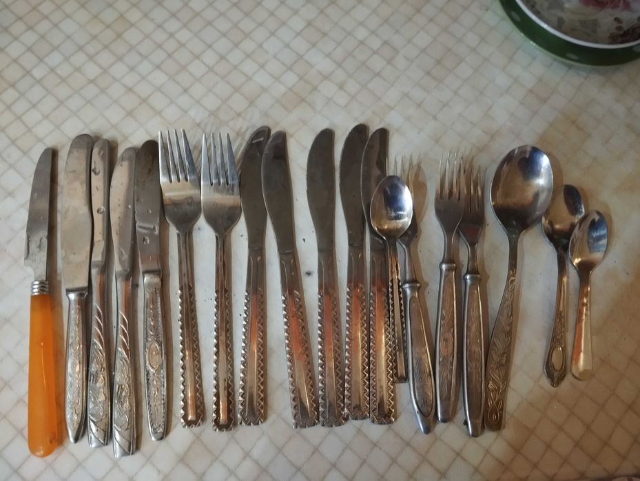Вилки ложки столовые