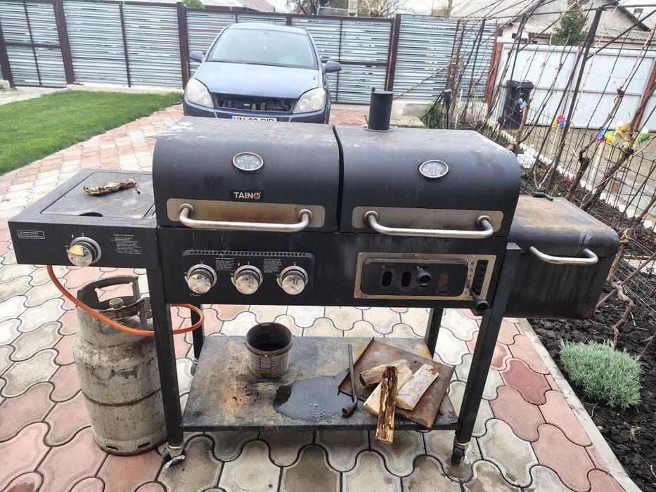 Grătar cu 4 accesorii pe Gaz Ochi Lemn și Afumatoare