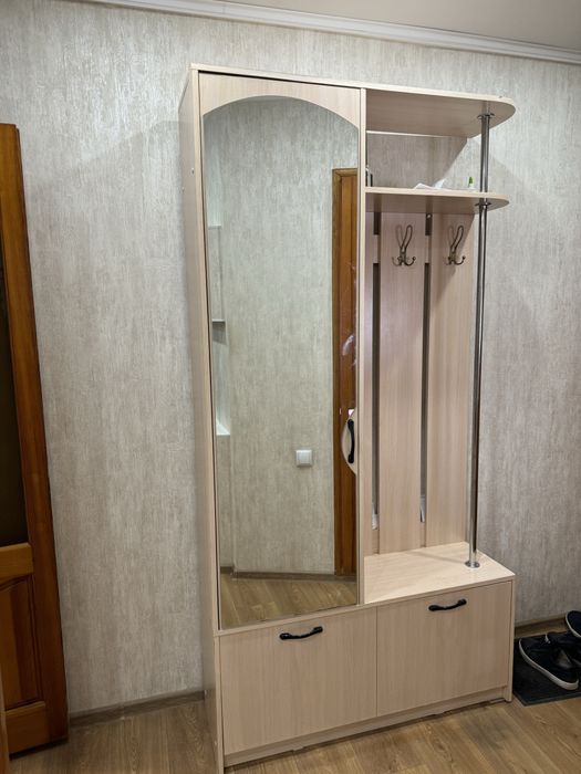 Прихожая продам