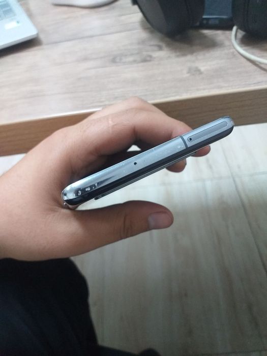 Samsung Galaxy S10 5G 256talik holati ideal